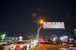 Đòn trả đũa đầu tiên: Iran tấn công căn cứ Mỹ sau loạt không kích