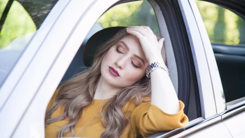 Tại sao đi xe điện lại dễ bị chóng mặt, buồn nôn hơn?