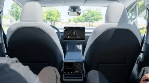 Taxi kiểu mới chính thức lăn bánh tại Mỹ chỉ với 110.000 VND, giấc mơ của Musk dần được hiện thực hoá