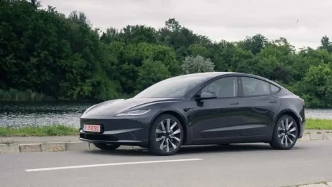Tesla Model 3 mất giá mạnh, nhưng lại trở thành món hời cho người mua xe cũ
