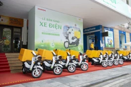 Honda Việt Nam bàn giao xe điện cho Vietnam Post, cùng tăng tốc hành trình xanh