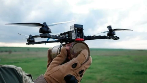 Drone Nga dùng chip Mỹ: Cuộc chiến AI ở Ukraine và chuỗi cung ứng toàn cầu