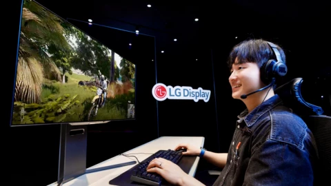 LG Display trình làng tấm nền OLED gaming siêu khủng, quyết đấu Samsung QD-OLED đến cùng