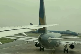 Hai máy bay Vietnam Airlines va chạm tại sân bay Nội Bài, hàng trăm hành khách bị ảnh hưởng