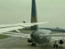 Hai máy bay Vietnam Airlines va chạm tại sân bay Nội Bài, hàng trăm hành khách bị ảnh hưởng