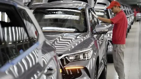 Xe xăng bất ngờ hồi sinh giữa làn sóng xe điện: Trò chơi 'dầu - điện' bước vào giai đoạn sống còn