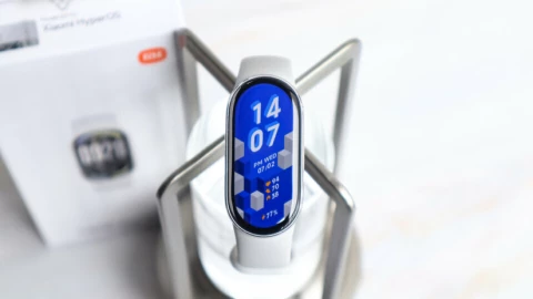 Cận cảnh Xiaomi Smart Band 10 tại Việt Nam: Màn hình "lột xác" và tham vọng định hình lại phân khúc