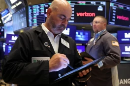 Cổ phiếu công nghệ trên sàn chứng khoán Nasdaq Mỹ đạt đỉnh sau thoả thuận với Việt Nam