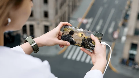 Việt Nam vừa có thêm smartphone chơi game tầm trung sáng giá: màn hình AMOLED 144Hz, sạc 90W, giá 5-6 triệu đồng