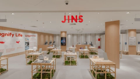 Thương hiệu mắt kính Nhật Bản JINS chính thức vào Việt Nam, mở pop-up trải nghiệm tại Saigon Centre, dùng AI để đánh giá độ phù hợp của kính