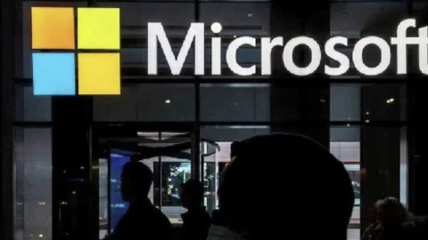 Nghịch lý tại Microsoft: Sa thải hàng nghìn người vì đầu tư AI, rồi khuyên họ dùng AI tìm việc