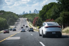 Đây là lý do xe robotaxi của Tesla cần người giám sát ở bên ghế lái