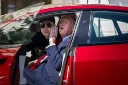 Elon Musk tuyên bố thành lập đảng mới, Trump đáp trả gay gắt