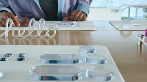 Apple lại thay đổi giao diện iOS 26: Hiệu ứng "Kính" Liquid Glass nay đã bớt "lỏng"