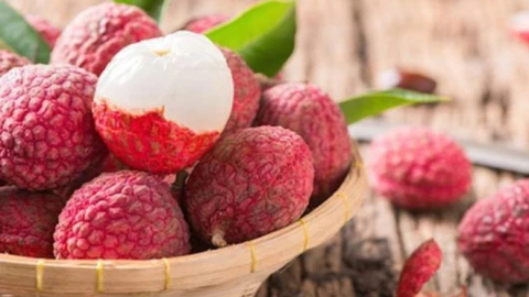 Ăn vải, mít có 'nóng' không? Bà nội trợ tranh cãi, chuyên gia lên tiếng