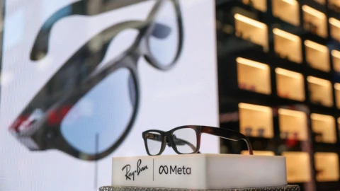 Meta đầu tư 3,5 tỷ USD vào nhà sản xuất kính mắt lớn nhất thế giới