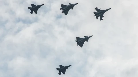 J-20S hai chỗ ngồi chính thức lộ diện: Trung Quốc sẵn sàng triển khai biên đội tàng hình thế hệ mới