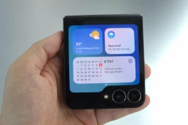 Trên tay Samsung Galaxy Z Flip 7 FE: Nỗ lực đưa điện thoại gập đến gần hơn với “mọi nhà”