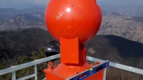 Công nghệ nào giúp camera quay được từ xa 20 km, hoạt động tốt trong bão cấp 12 và -50°C?