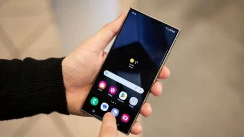 Điện thoại Samsung sắp có tính năng cảnh báo khi ứng dụng "nghe lén" hoặc "nhìn trộm"