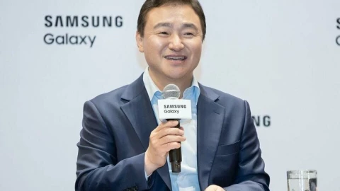 Sếp Samsung xác nhận sẽ ra mắt điện thoại gập ba vào cuối năm, lên tiếng bảo vệ chip Exynos 2500