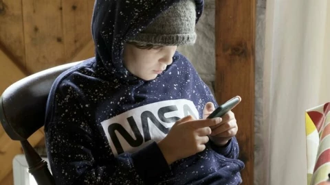 Trào lưu mới của giới trẻ: tự "cai" smartphone để bảo vệ sức khỏe tinh thần