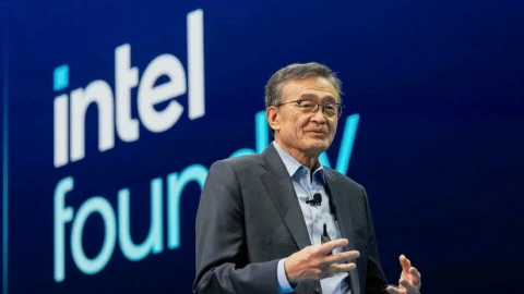 CEO Intel thừa nhận "cay đắng": không còn trong top 10, thua kém về AI, phải sa thải hàng loạt