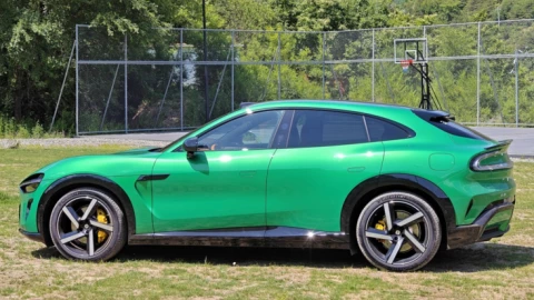 Xe Tàu mới trình làng 'đè bẹp' xe Mỹ Tesla Model Y với 12 điểm vượt trội đáng kinh ngạc thật sự