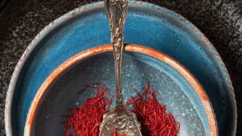 Vì sao nghệ tây saffron là gia vị đắt nhất thế giới?
