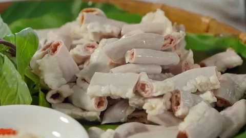 Căn bệnh đáng sợ đang bùng phát từ món khoái khẩu của người Việt