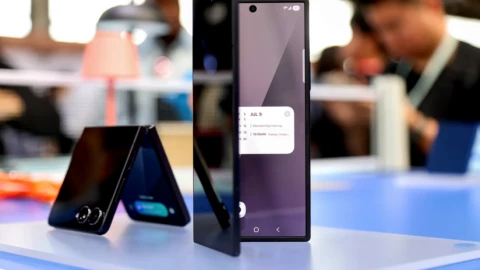 Điện thoại gập mới của Samsung cho thấy Trung Quốc đã vượt xa thế nào về đổi mới