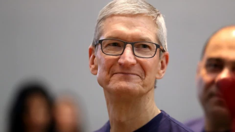 Apple sắp ra mắt iPhone gập đầu tiên: Giá "khủng", thiết kế đột phá