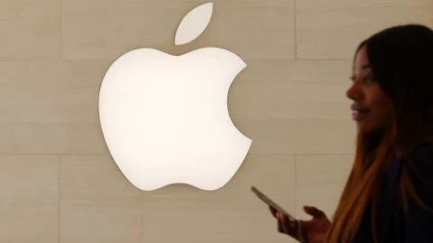 Apple có động thái lớn đầu tiên trong việc đưa chuỗi cung ứng iPhone về Mỹ