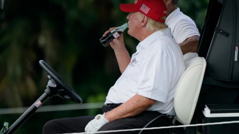 Trump bật mí thay đổi lớn trong Coca-Cola, nhưng sự thật là gì?