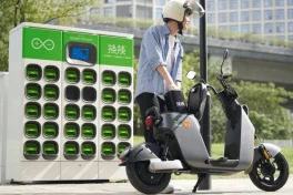Sạc xe điện dưới hầm chung cư cháy nổ thì sao ? Học hỏi người bạn láng giềng tỷ dân về hạ tầng sạc xe điện