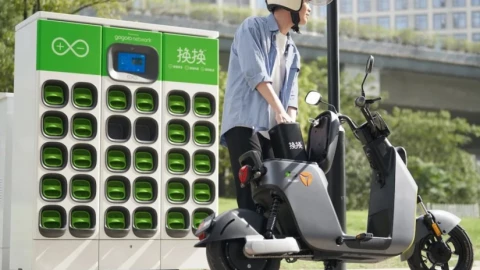 Sạc xe điện dưới hầm chung cư cháy nổ thì sao ? Học hỏi người bạn láng giềng tỷ dân về hạ tầng sạc xe điện