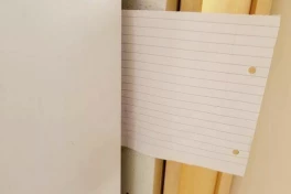 Tại sao nên đặt tờ giấy vào cửa tủ lạnh khi trời nắng nóng?