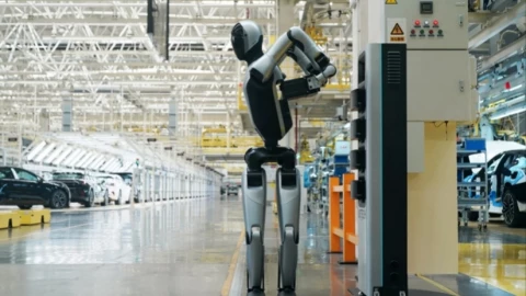 Thế giới vừa chứng kiến robot hình người đầu tiên có khả năng tự thay pin