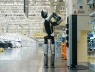 Thế giới vừa chứng kiến robot hình người đầu tiên có khả năng tự thay pin