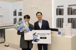 Samsung bùng nổ với doanh số điện thoại gập