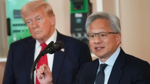 Cuộc chiến ảnh hưởng chính trị ở Nhà Trắng: Jensen Huang vượt mặt Elon Musk và Tim Cook