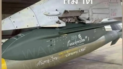 Không quân Thái Lan ném bom chính xác, Campuchia phản công bằng pháo và rocket