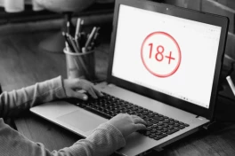 Internet bắt đầu trào lưu kiểm tra độ tuổi