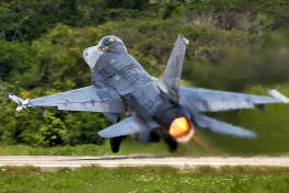 Máy bay F-16 của Thái Lan tấn công khi tranh chấp biên giới với Campuchia bùng nổ