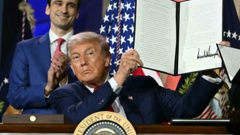 Bên trong kế hoạch hành động AI của ông Trump: cắt giảm quy định, chống "AI thức tỉnh"