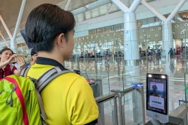 Đã có hơn 24.000 lượt dùng VNeID làm thủ tục bay "không chạm" tại sân bay sau 3 tháng thí điểm