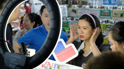 Hơn 80.000 chủ shop rời sàn, điều gì đang diễn ra?