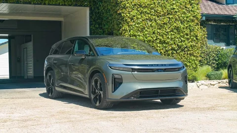 Vì sao Lucid Gravity nhanh hơn Porsche và Lamborghini nhưng vẫn bán chậm?