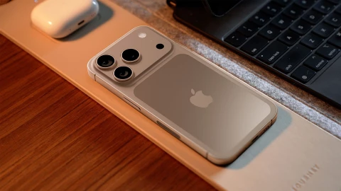 iPhone 17 Pro bị phát hiện ngoài đời thực?