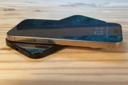 iPhone sụt giảm doanh số ngay trên sân nhà, Apple Store đóng cửa trên sân khách